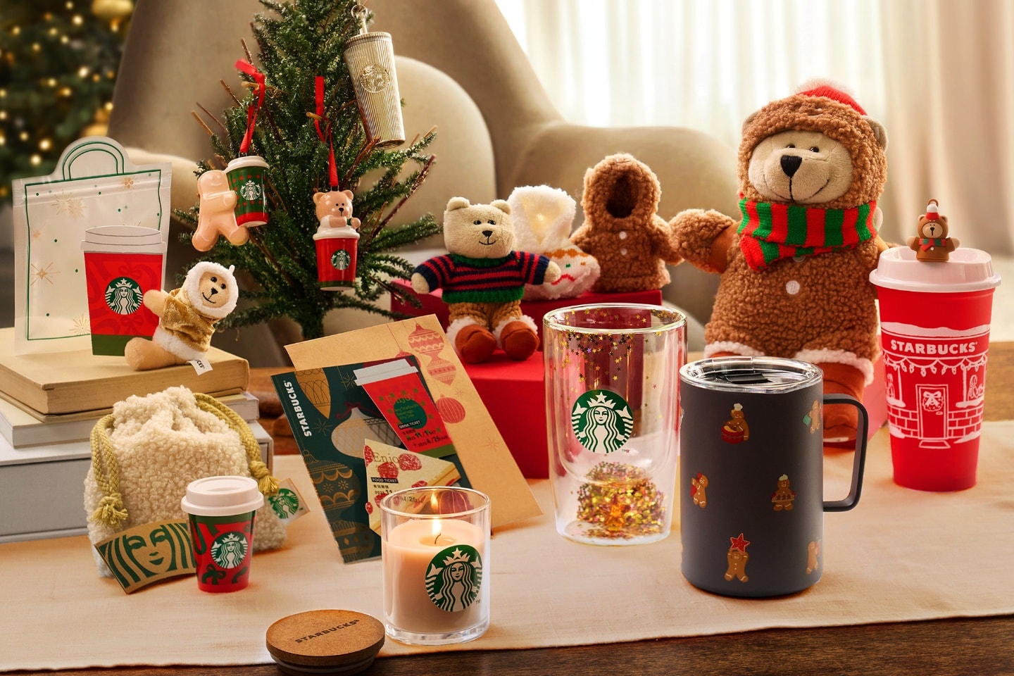自分へのご褒美やギフトに!ホリデー気分を盛り上げる「STARBUCKS」の新作グッズが多数ラインナップ 1枚目