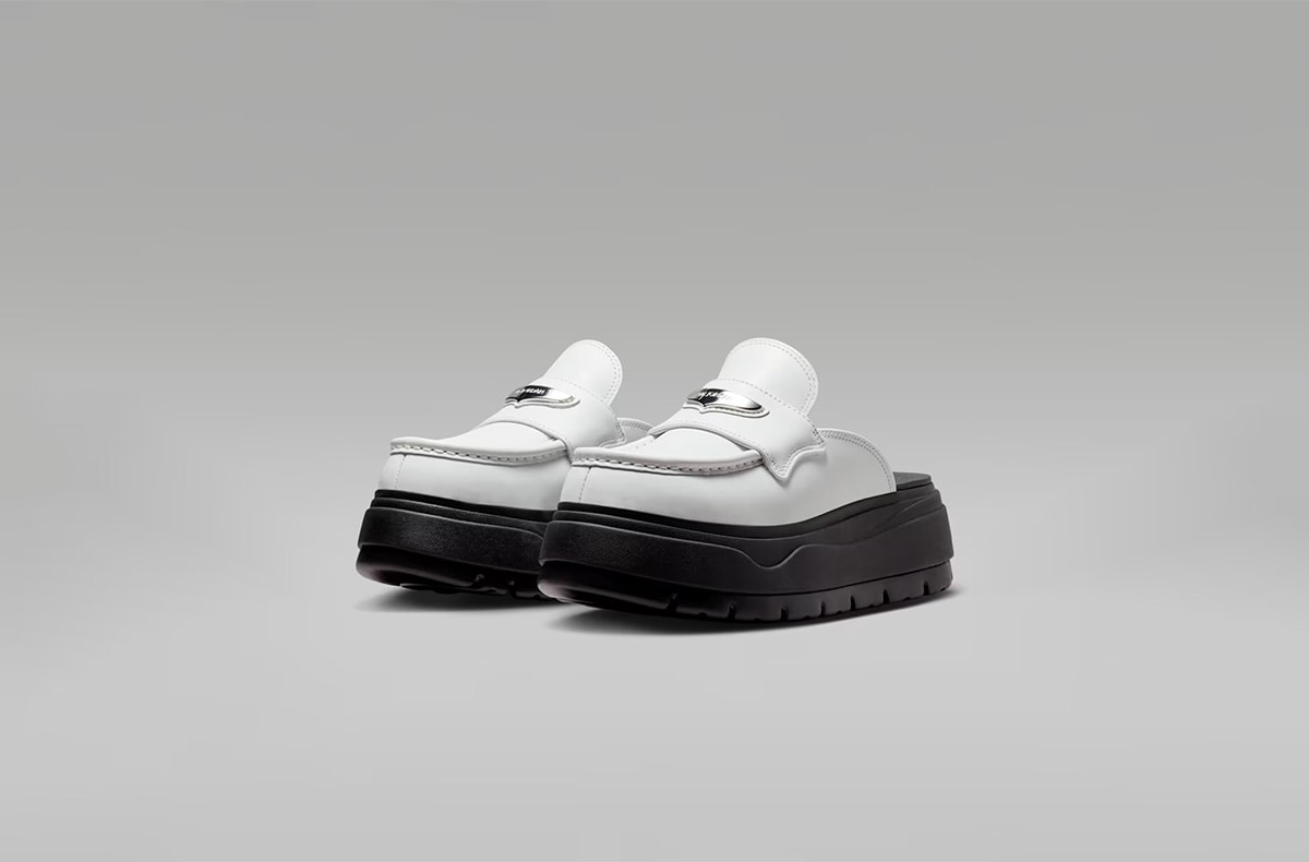 Nike Women's Air Jordan Mule Summit White/Black/Metallic Silver 正面画像
