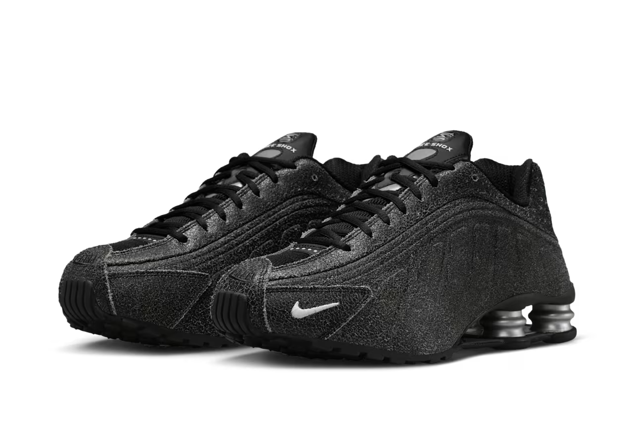 ナイキ ショックス R4 ディストレストレザー ブラック/メタリックシルバー 正面画像