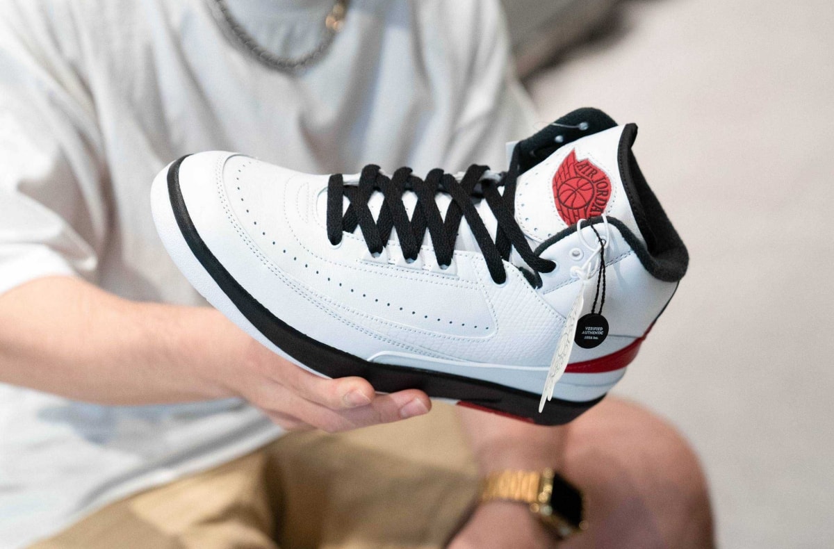 スポーツとラグジュアリーの交差点。今年誕生40周年を迎える「Air Jordan 2」のおすすめモデル15選 1枚目