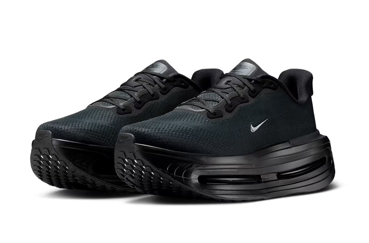 Nike Vomero Premium Chrome Mini Swoosh/Black 正面画像