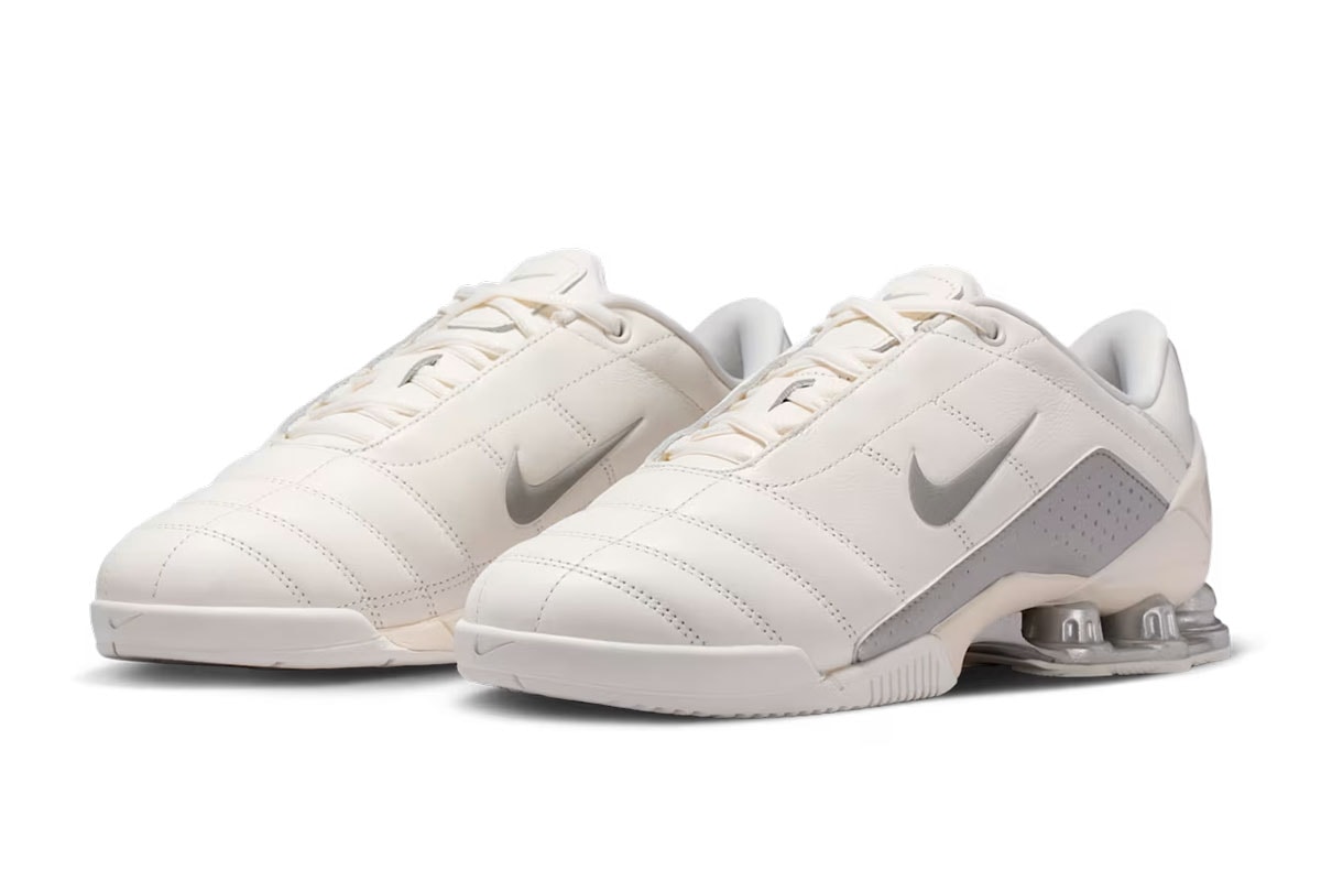 ナイキ ウィメンズ トータル90 ショックス マジア セイル/メタリックシルバー 正面画像