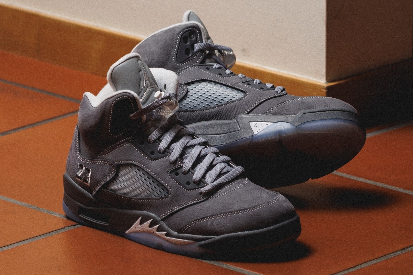 2/28発売｜Nike Air Jordan 5 Retro "Light Graphite/Wolf Grey" (2026)｜抽選/販売/定価情報