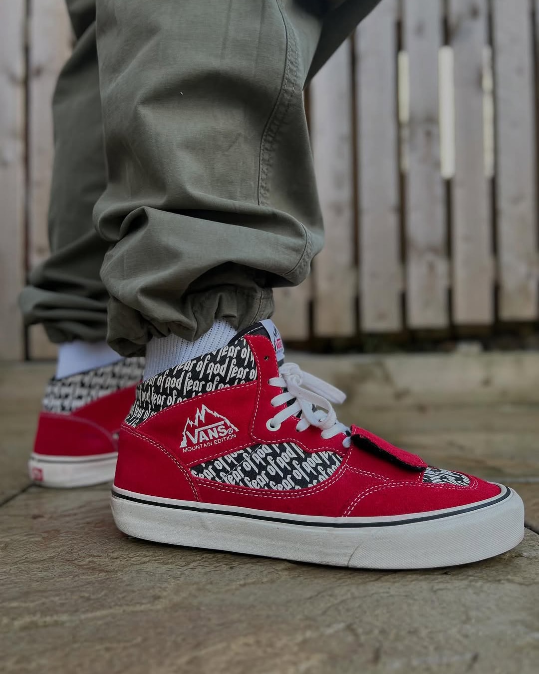 VANS MOUNTAIN EDITION FEAR OF GOD REDの新品/中古フリマ(通販)｜スニダン