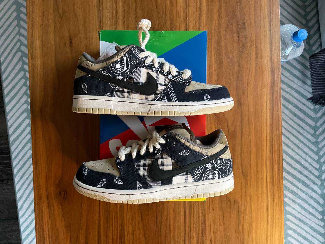 Travis Scott × Nike SB Dunk Low "Black/Parachute Beige"