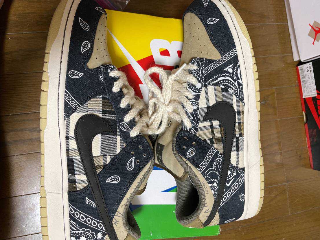Travis Scott × Nike SB Dunk Low "Black/Parachute Beige"