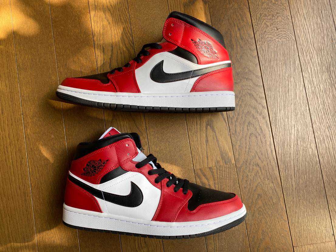Nike Air Jordan 1 Mid "Chicago Black Toe"