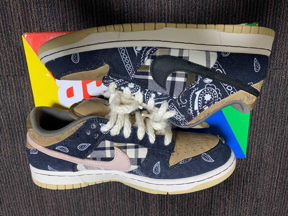 Travis Scott × Nike SB Dunk Low "Black/Parachute Beige"