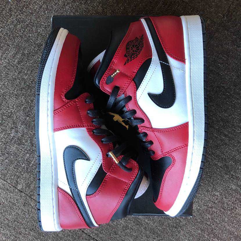 Nike Air Jordan 1 Mid "Chicago Black Toe"