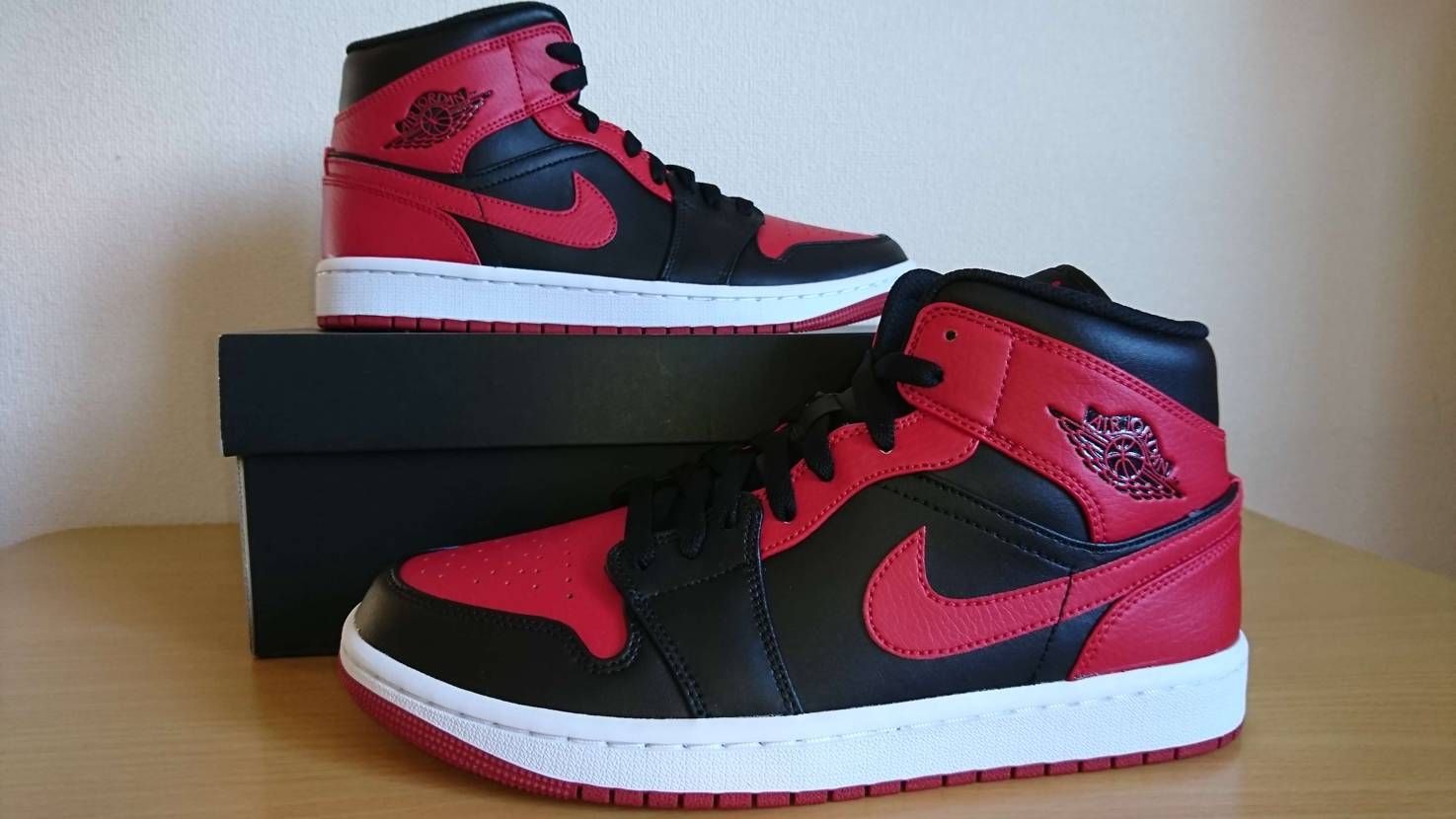 Nike Air Jordan 1 Mid "Bred"