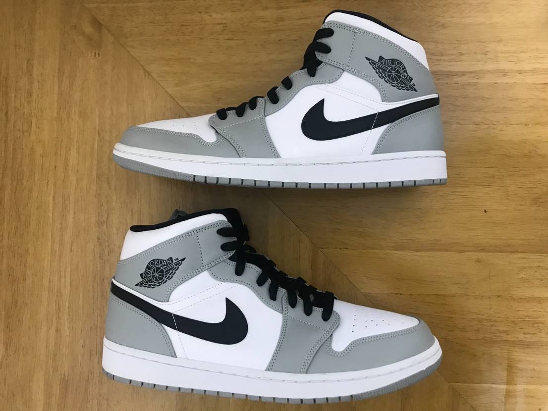 Nike Air Jordan 1 Mid "Light Smoke Grey/White/Black"