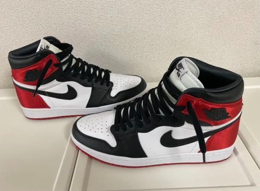 Nike Women's Air Jordan 1 Retro High "Satin Black Toe"