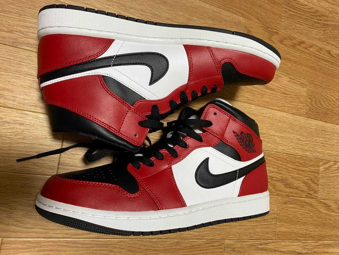 Nike Air Jordan 1 Mid "Chicago Black Toe"