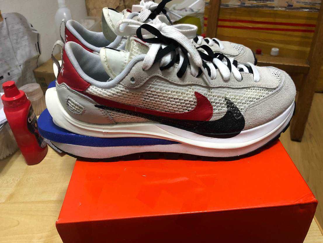 sacai × Nike Vapor Waffle "Royal Fuchsia"