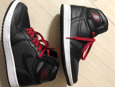 Nike Air Jordan 1 Retro High OG "Black/Metallic Silver/Gym Red"