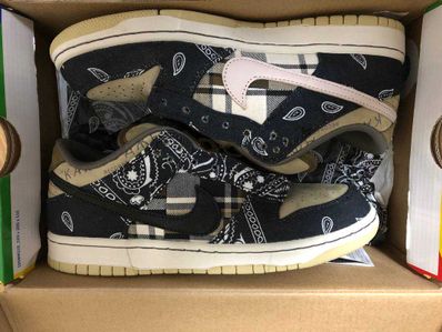 Travis Scott × Nike SB Dunk Low "Black/Parachute Beige"