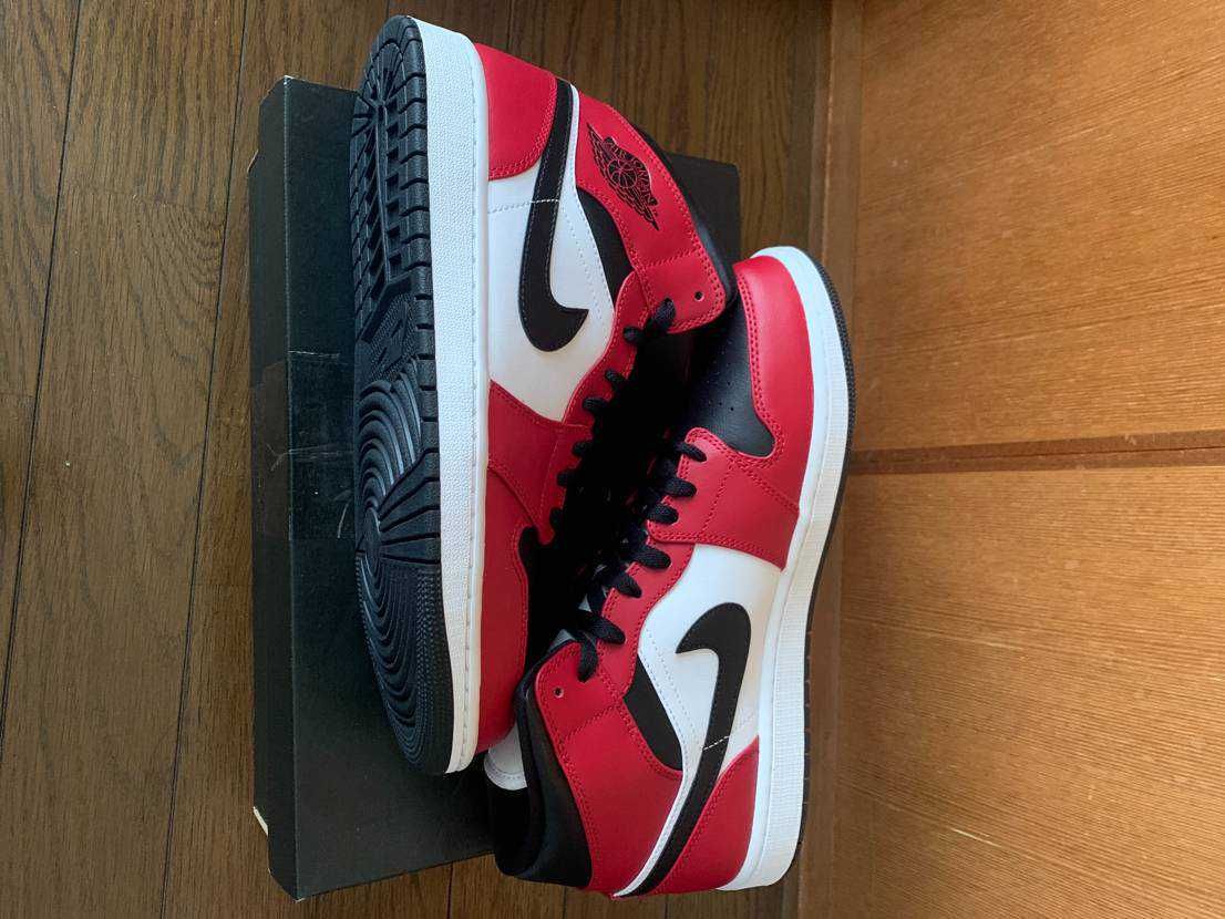 Nike Air Jordan 1 Mid "Chicago Black Toe"