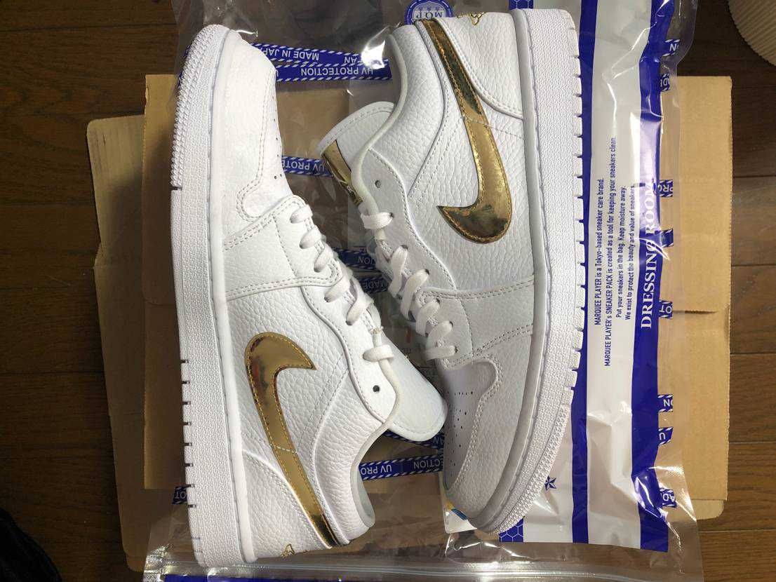 NIKE Women's AIR JORDAN 1 LOW SE "WHITE/GOLD"