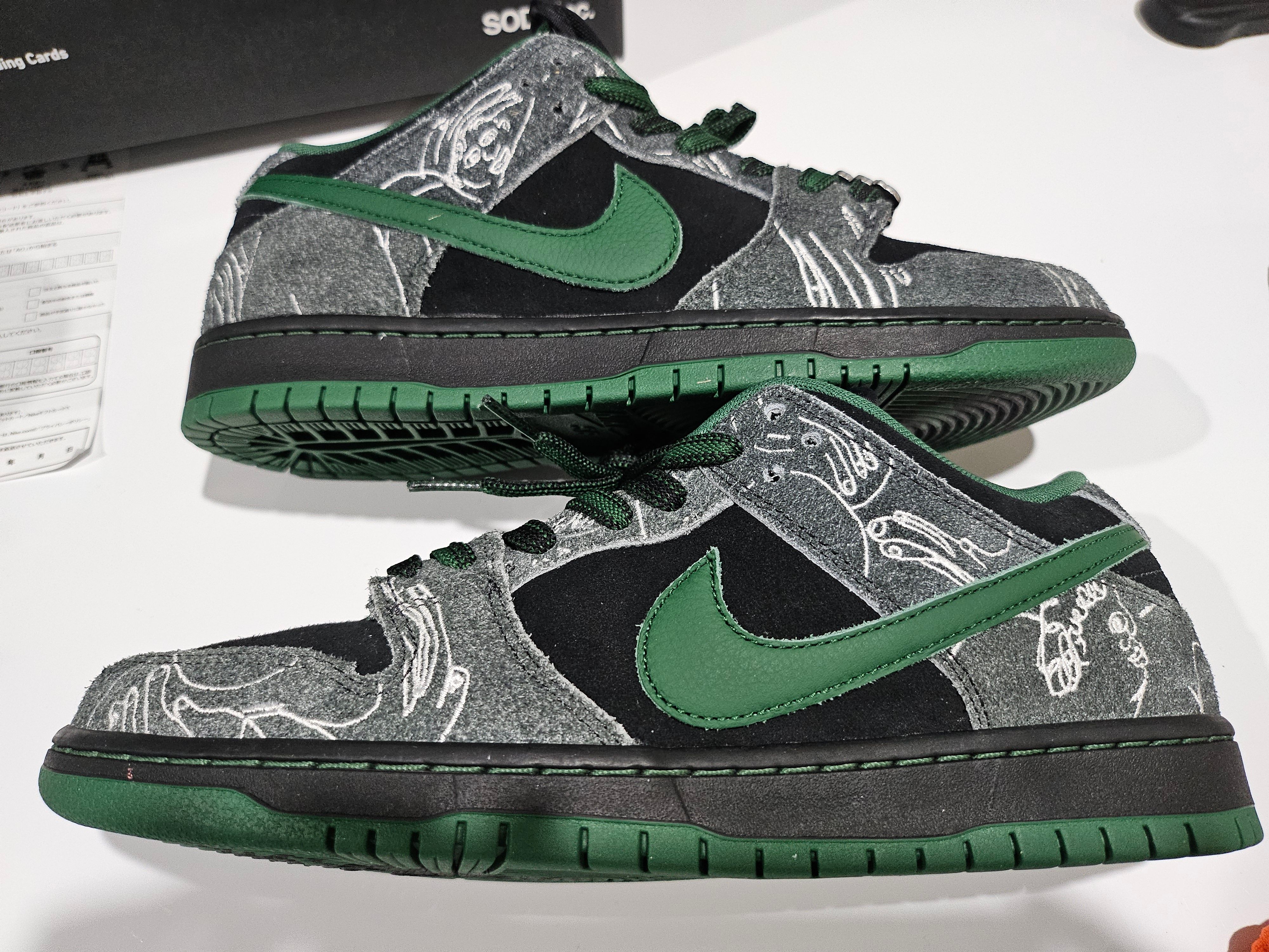 There Skateboards × Nike SB Dunk Low Pro "Anthracite and Gorge Green"