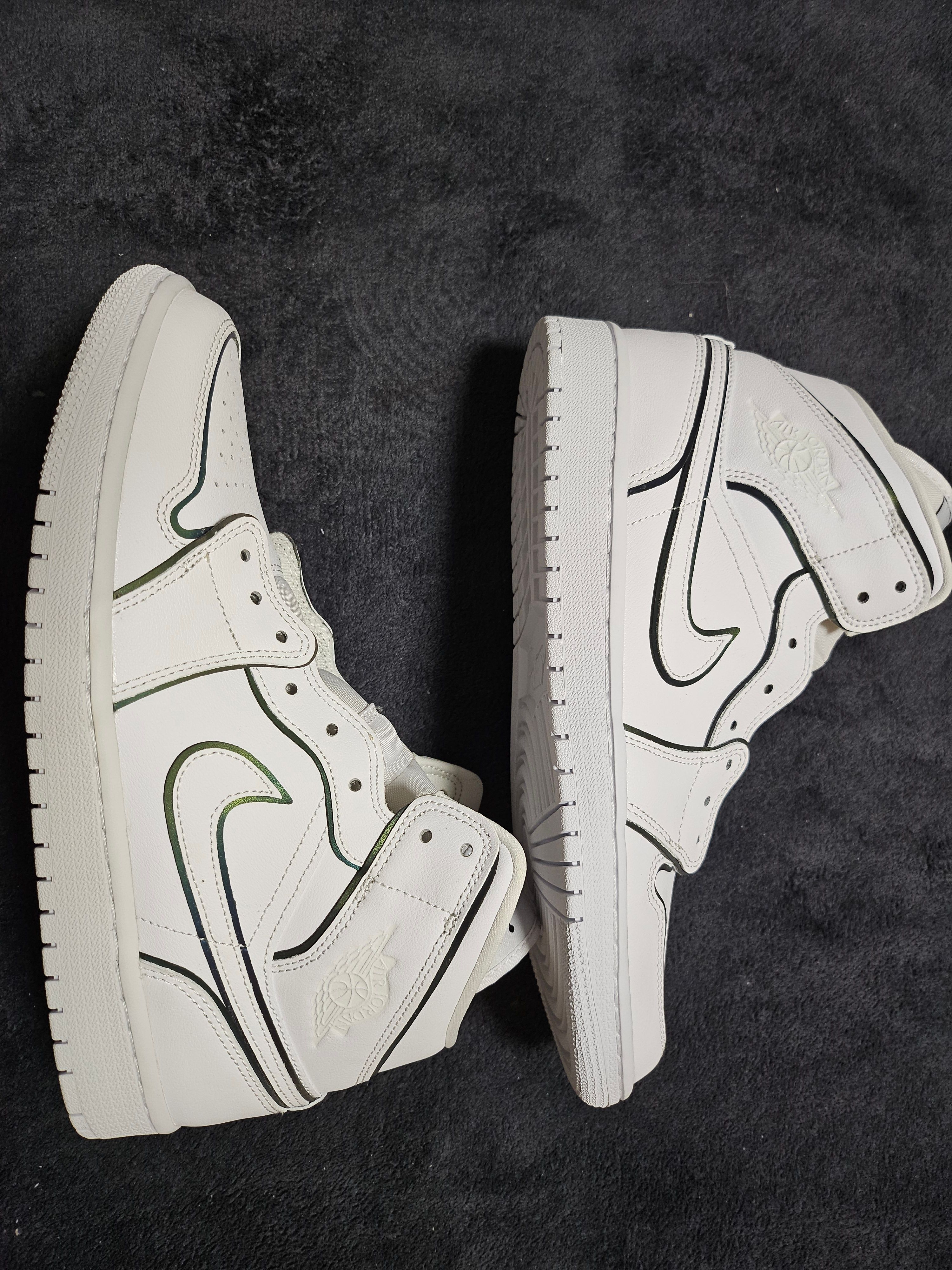 NIKE Women's AIR JORDAN 1 MID "WHITE/BLACK"