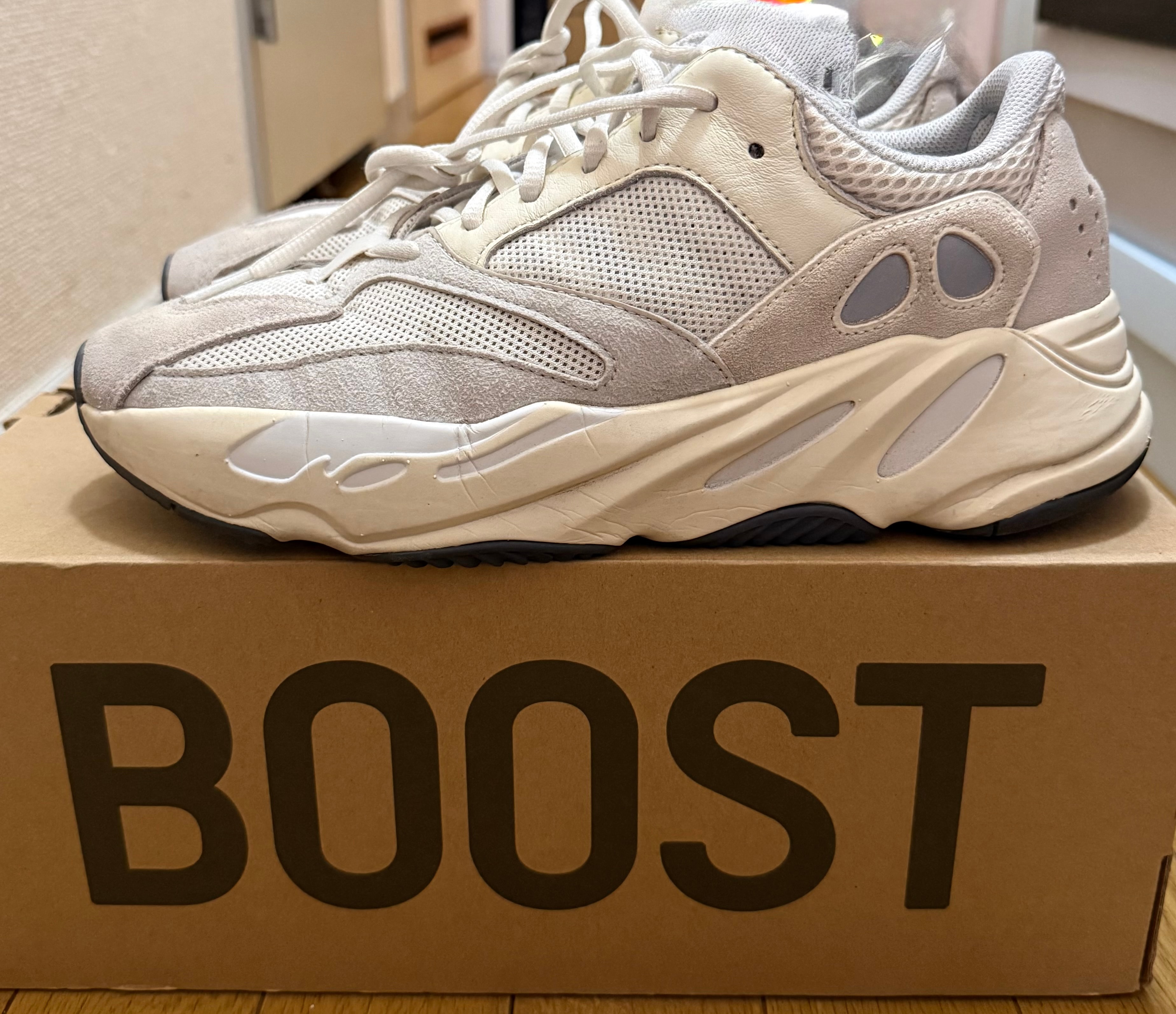 アディダス イージーブースト700 "アナログ"