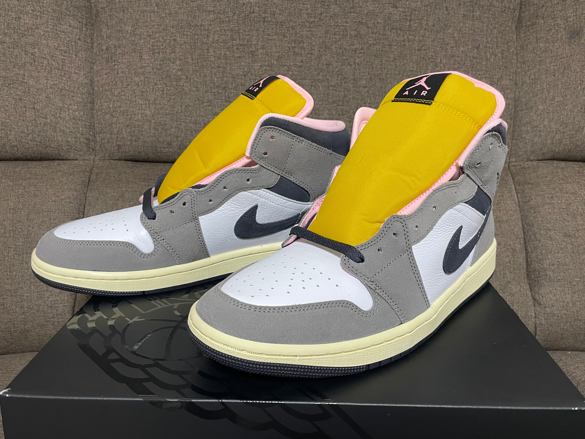 Nike Air Jordan 1 Mid "Cave Stone"