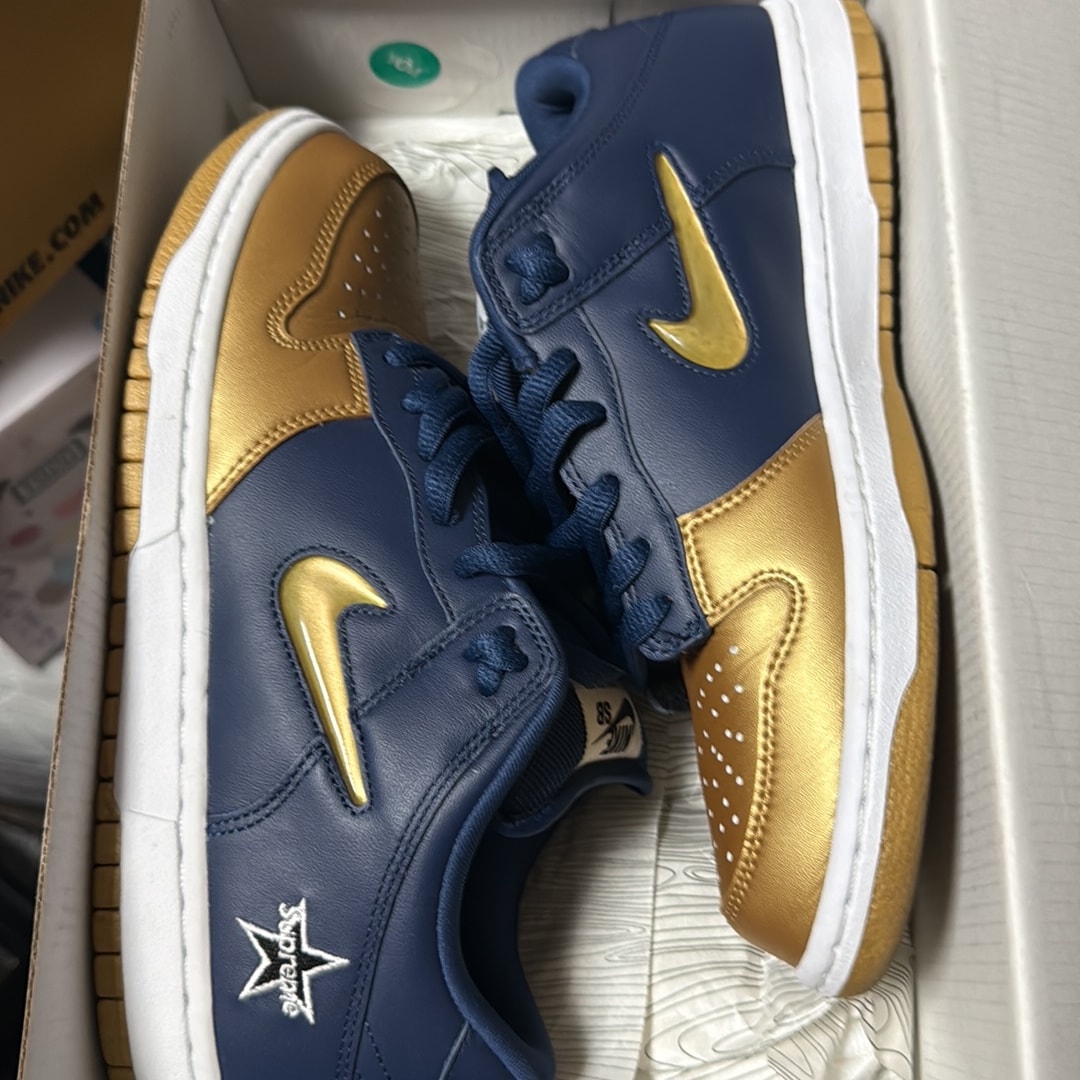 Supreme × Nike SB Dunk Low OG QS "Metallic Gold/Navy"