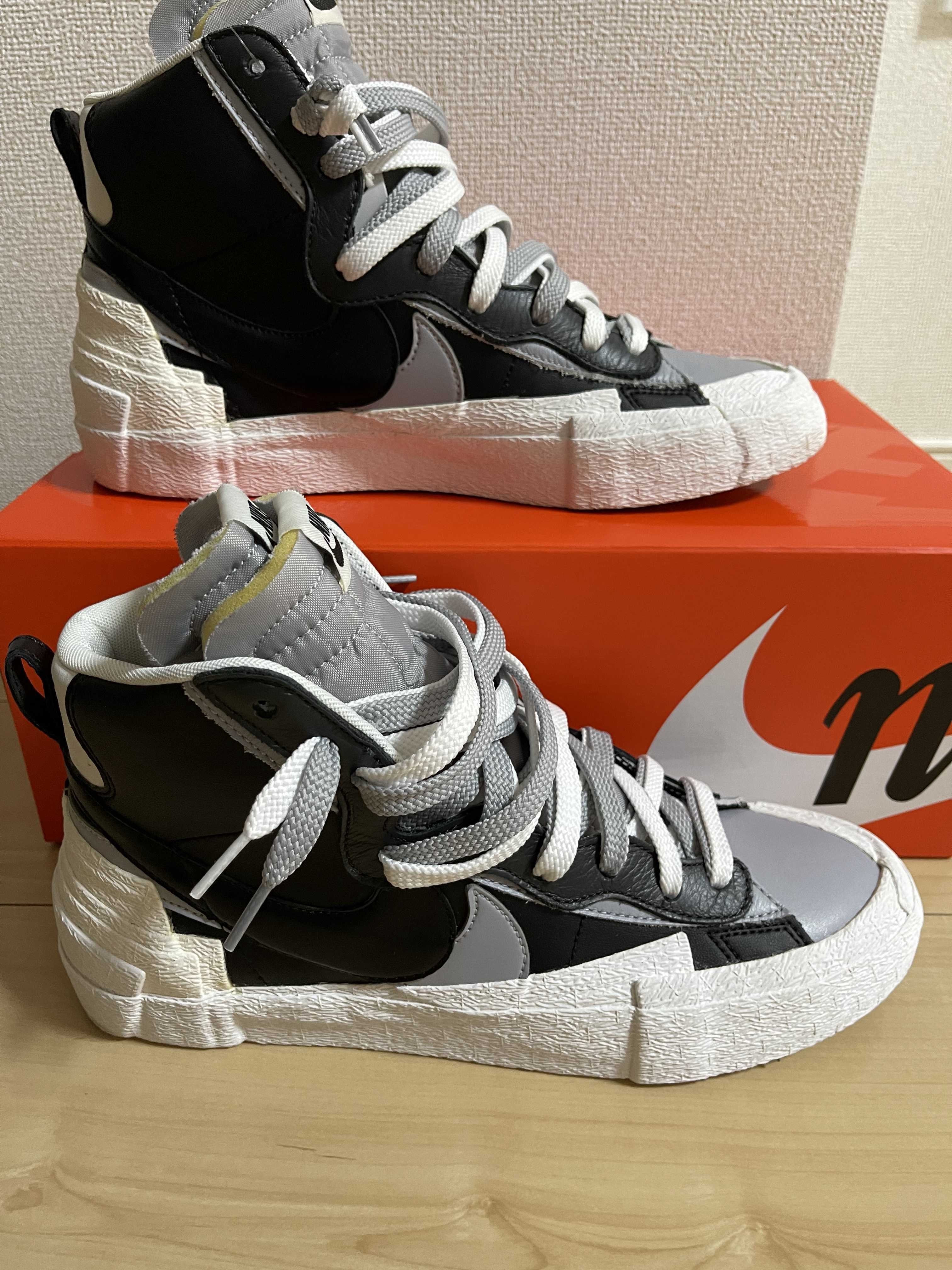 sacai × NIKE BLAZER MID "BLACK/WOLF GREY/WHITE"