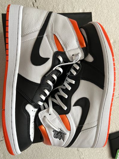Nike Air Jordan 1 Retro High OG "Electro Orange"