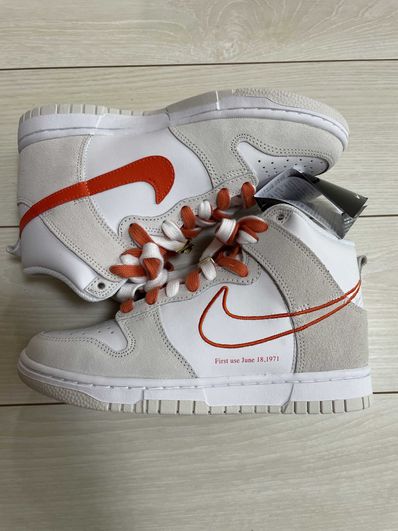 NIKE Women's DUNK HIGH SE FIRST USE "WHITE/ORANGE"