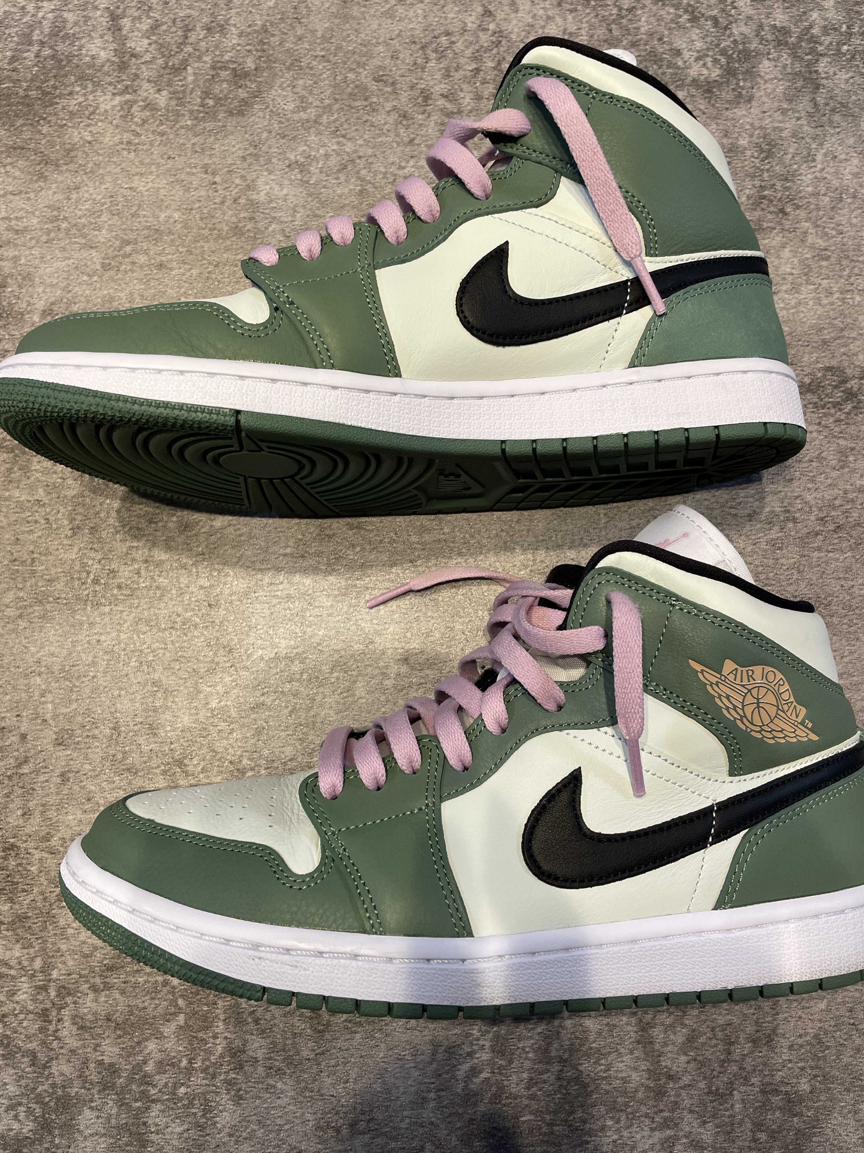 NIKE Women's AIR JORDAN 1 MID SE "DUTCH GREEN"