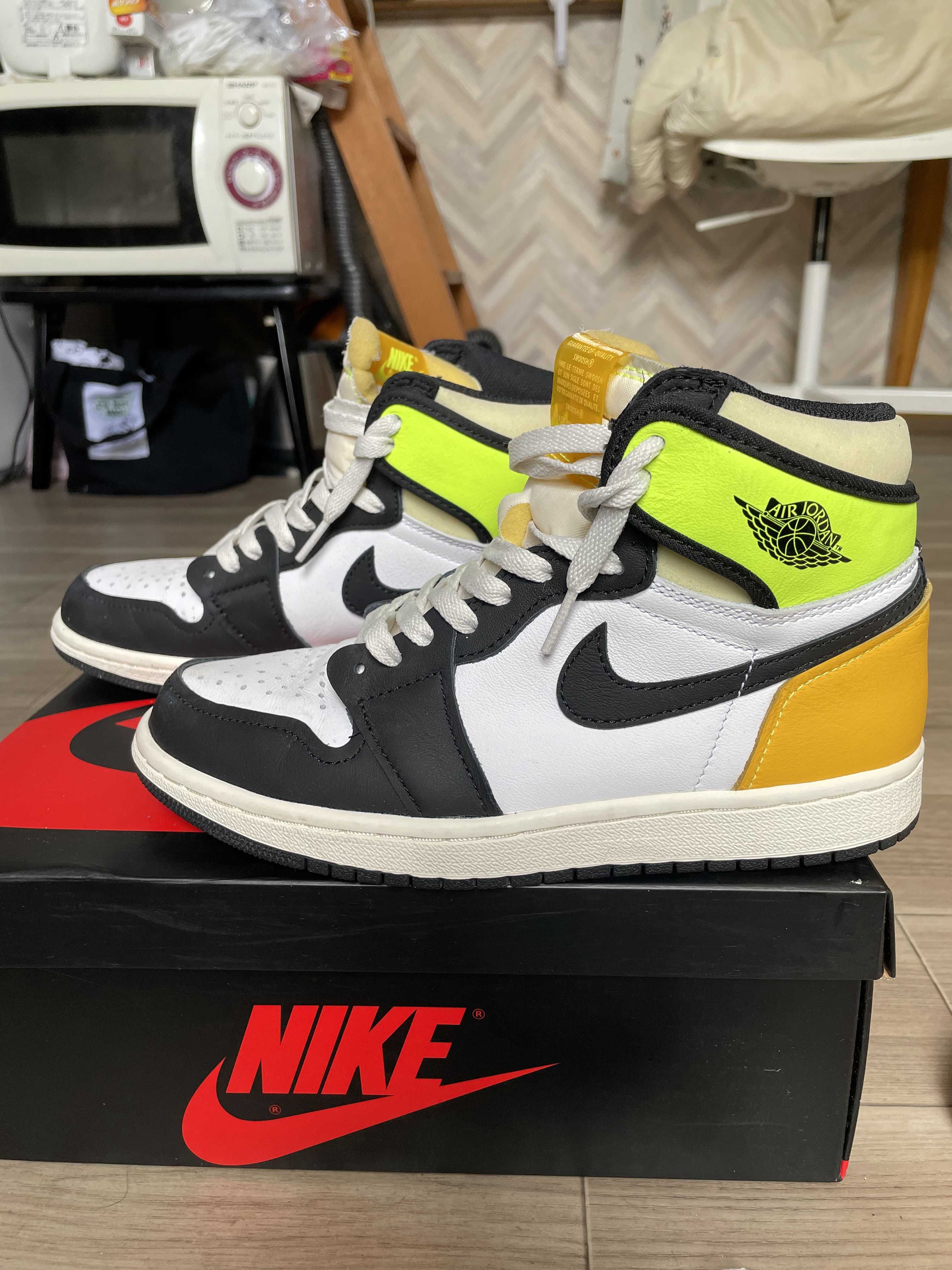 Nike Air Jordan 1 High OG "Volt Gold"