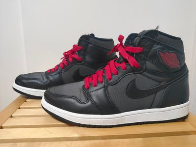Nike Air Jordan 1 Retro High OG "Black/Metallic Silver/Gym Red"