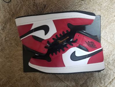 Nike Air Jordan 1 Mid "Chicago Black Toe"