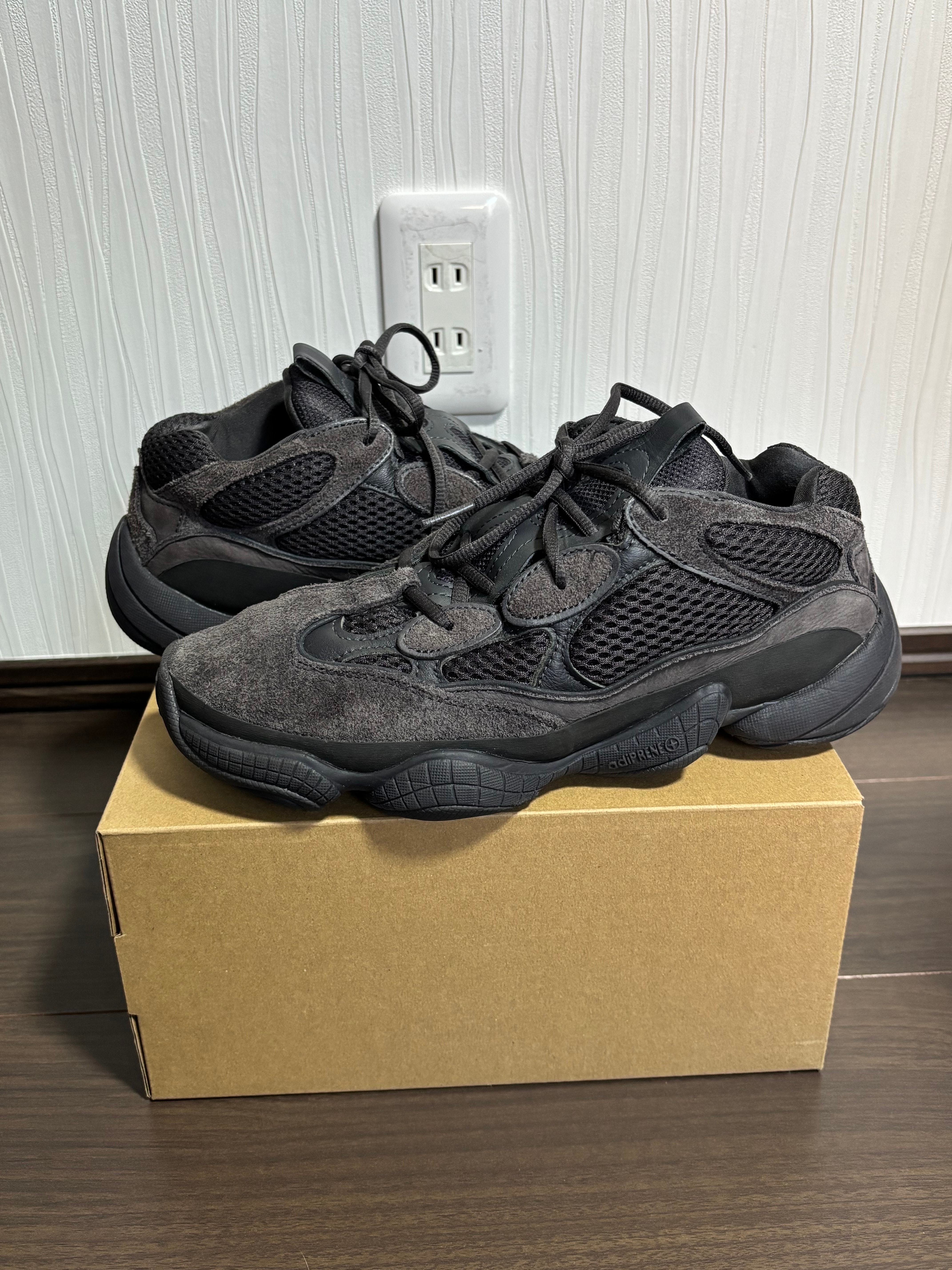 アディダス イージー500 "ユーティリティ ブラック"