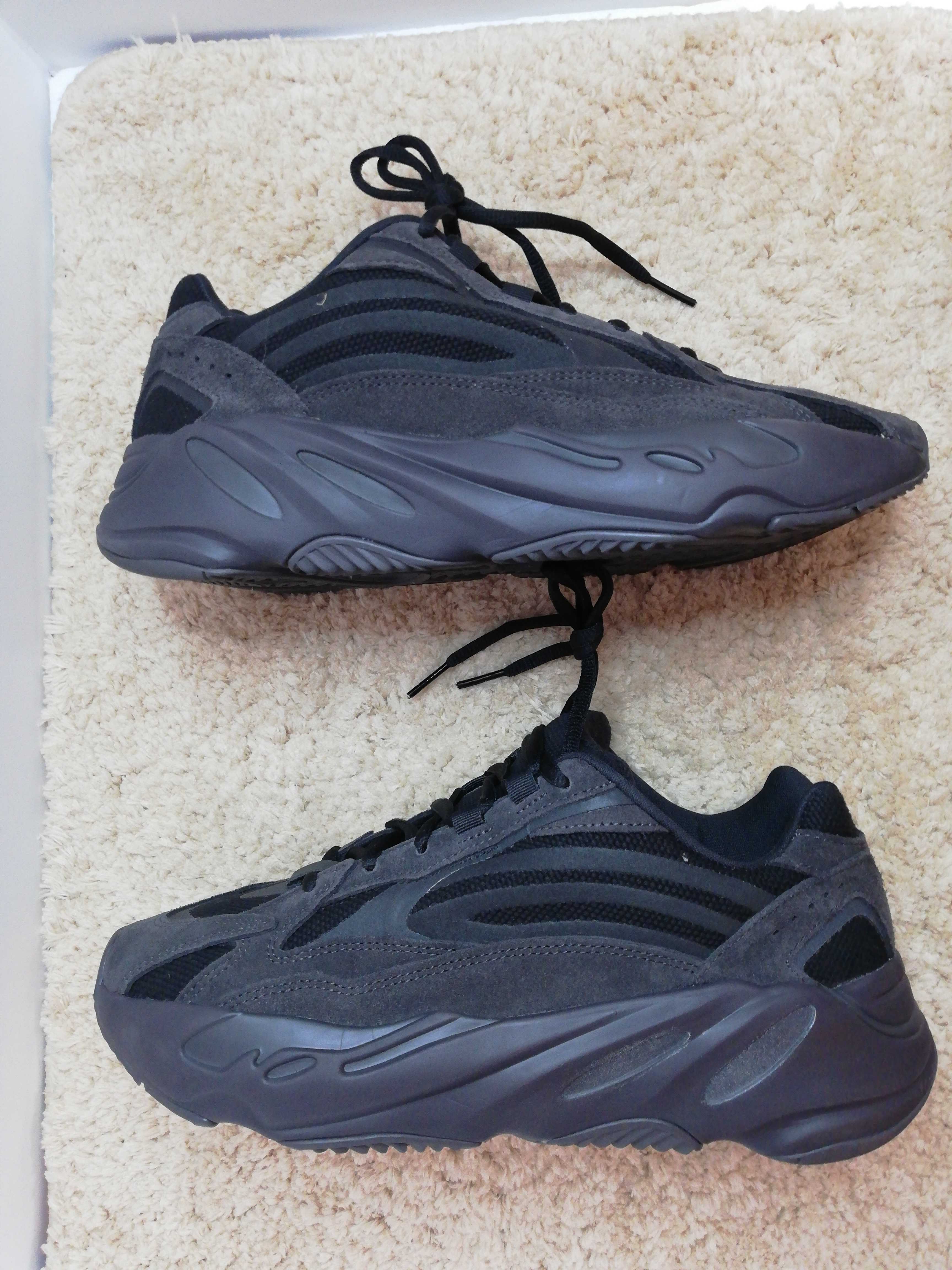 adidas YEEZY BOOST 700 V2 "Vanta"