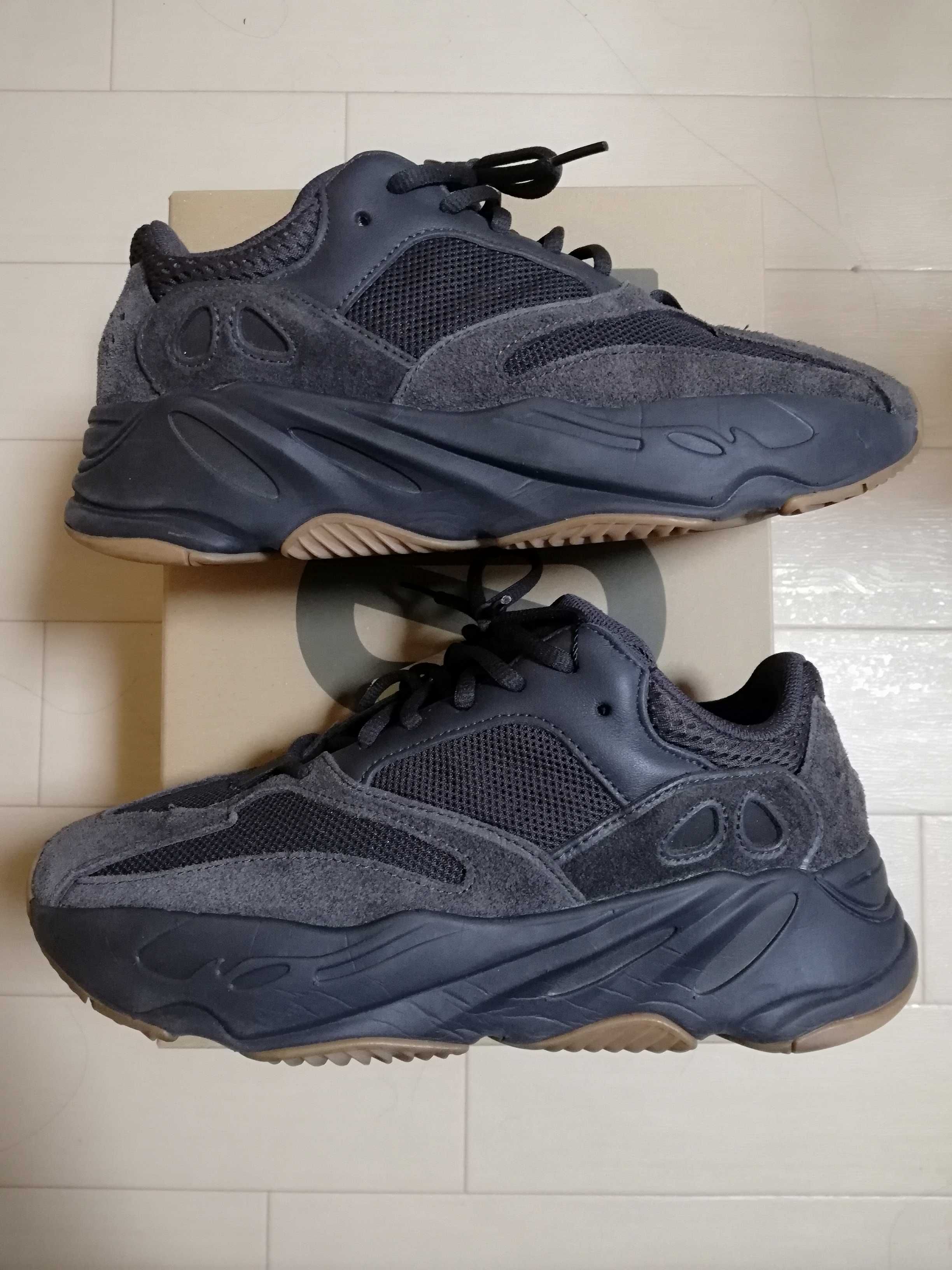 adidas YEEZY Boost 700 "Utility Black"