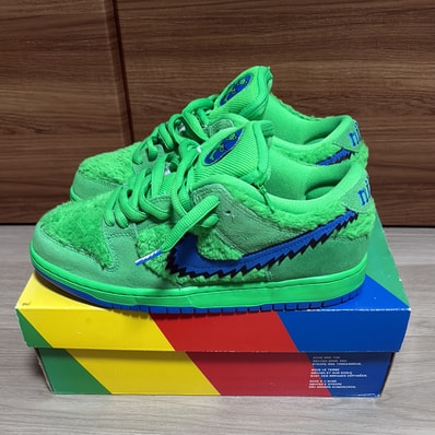 Grateful Dead × Nike SB Dunk Low "Green Bear"