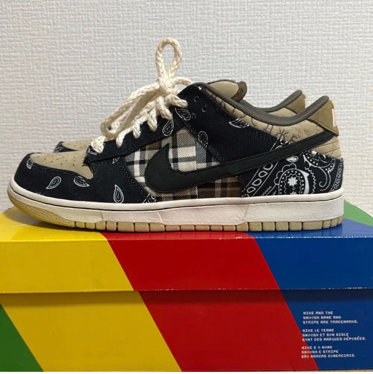Travis Scott × Nike SB Dunk Low "Black/Parachute Beige"