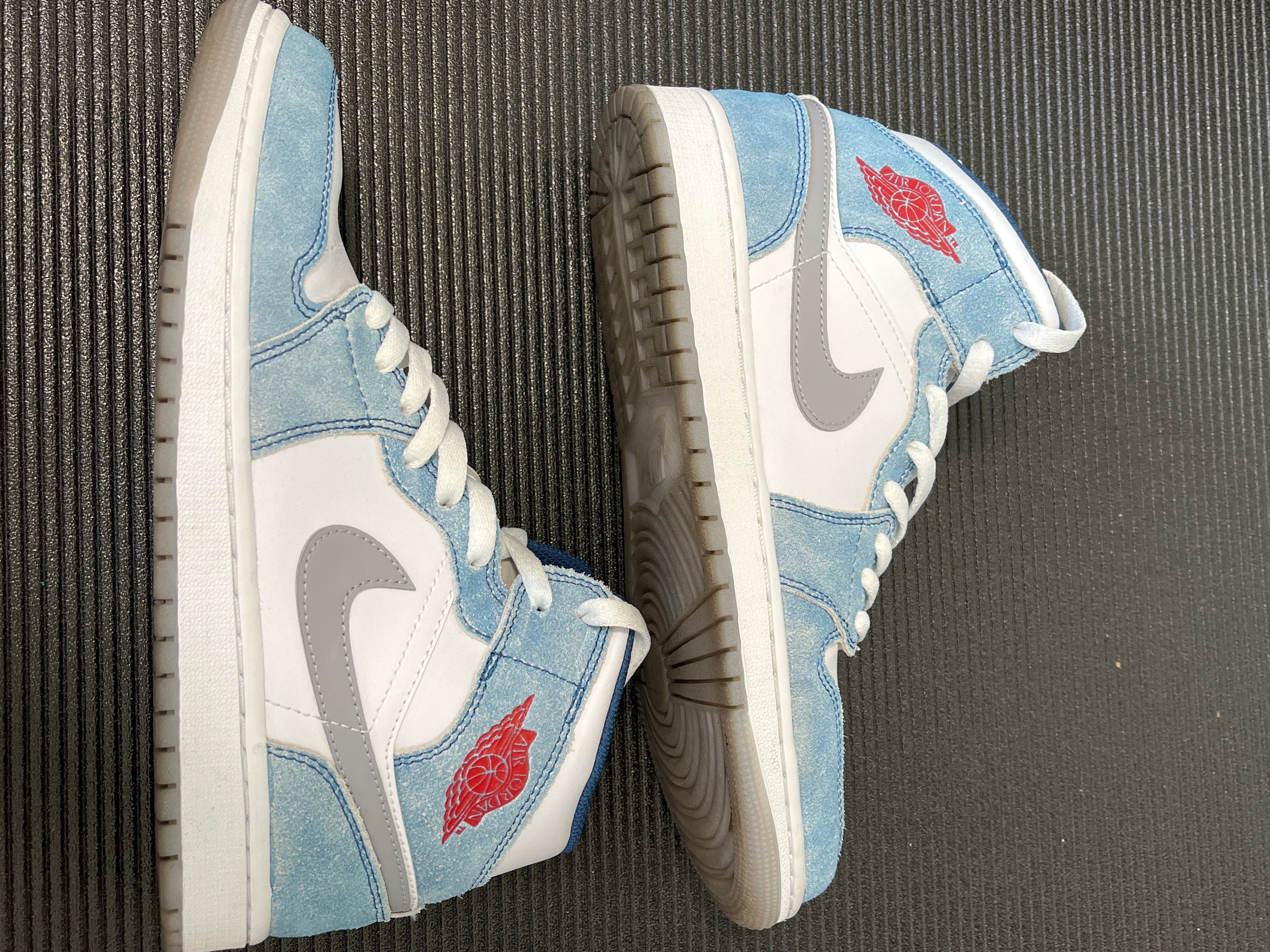 Nike Air Jordan 1 Mid SE "White/Hyper Royal/Red"