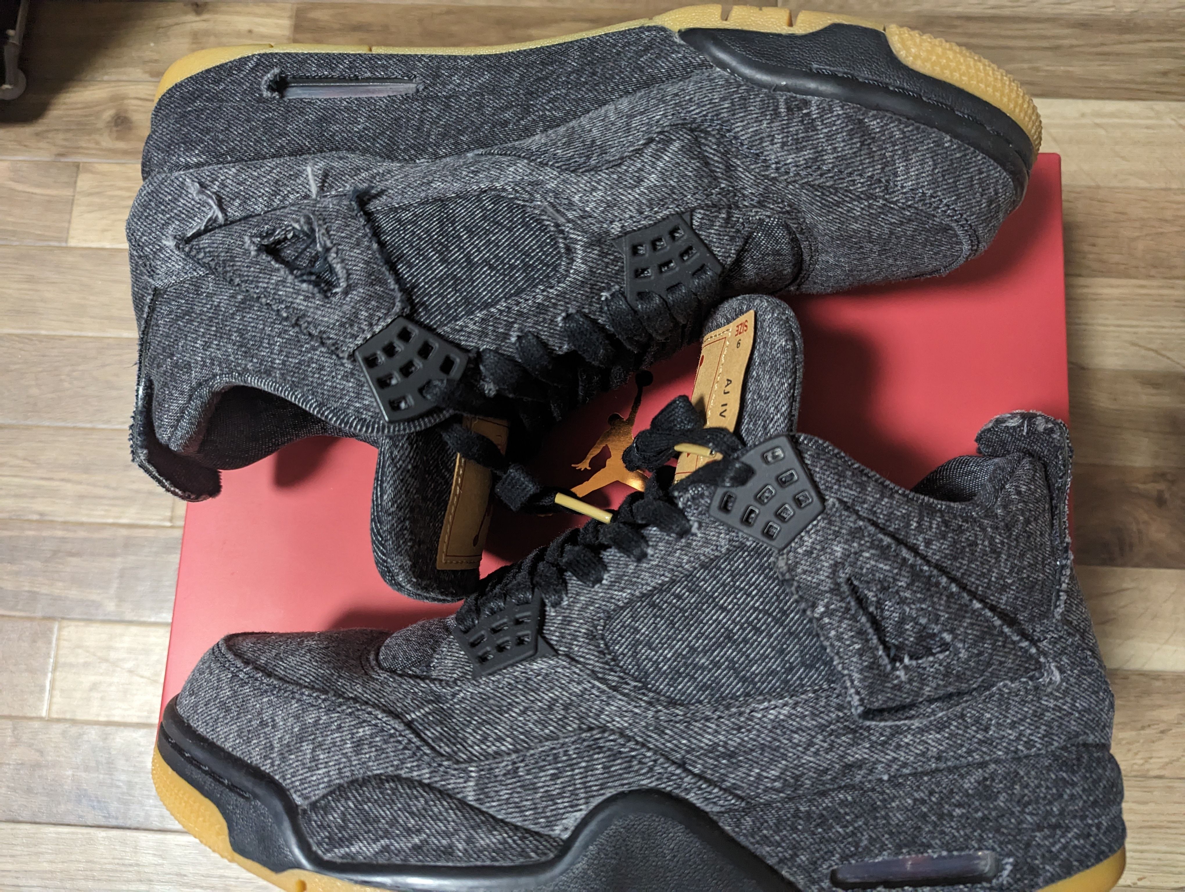 Nike × Levi's Air Jordan 4 "Black Denim" (Tag: LEVIS®)