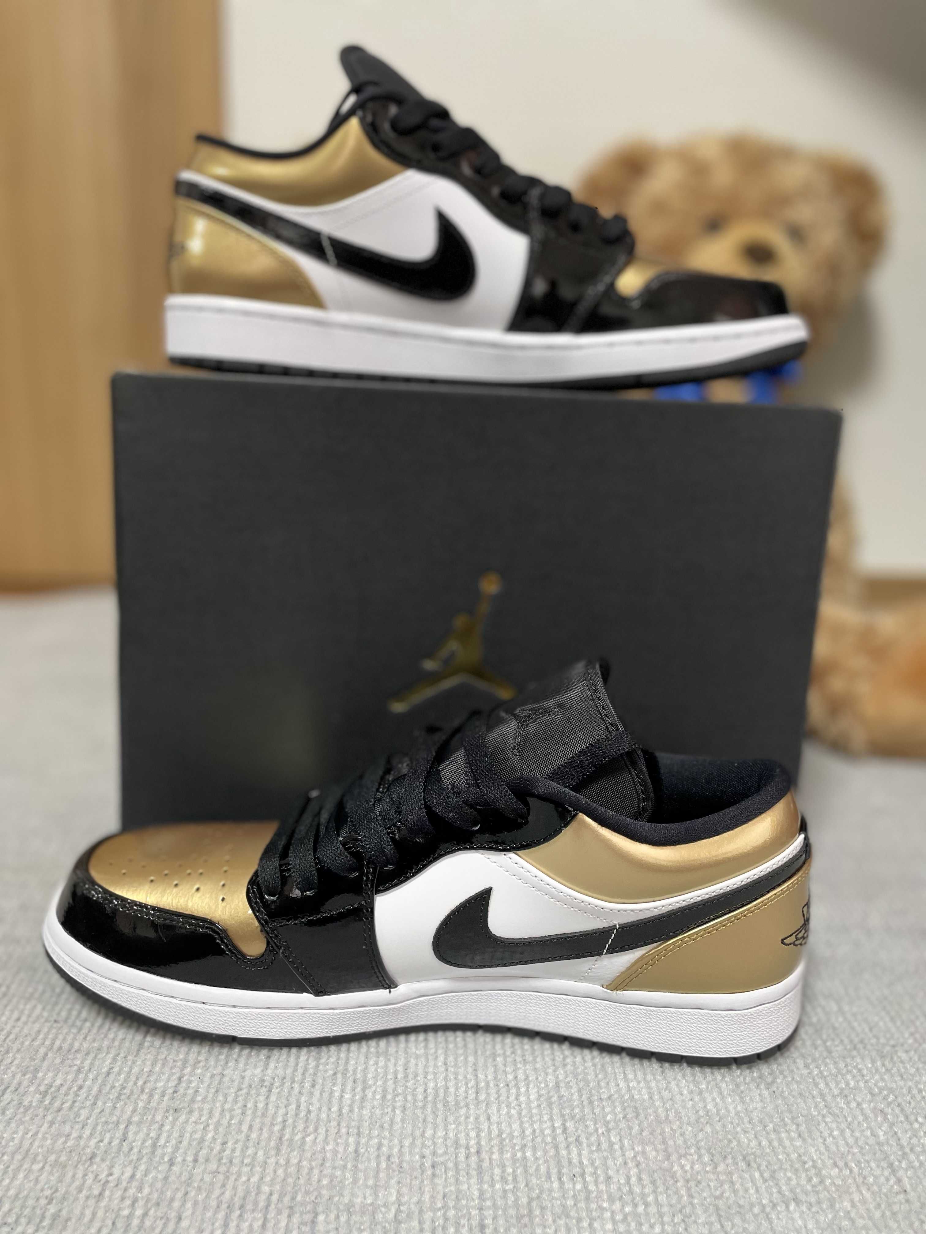 Nike Air Jordan 1 Low "Gold Toe"