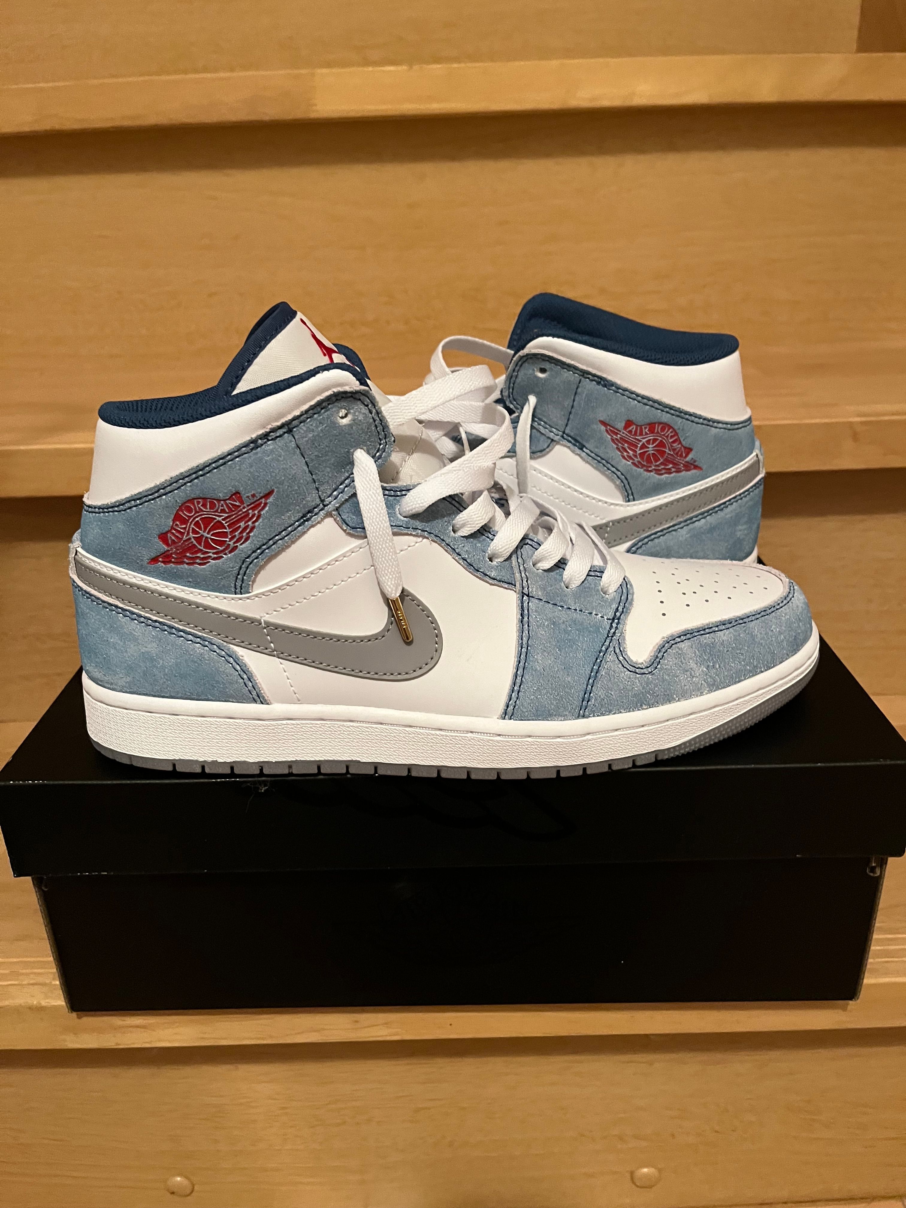 Nike Air Jordan 1 Mid SE "White/Hyper Royal/Red"