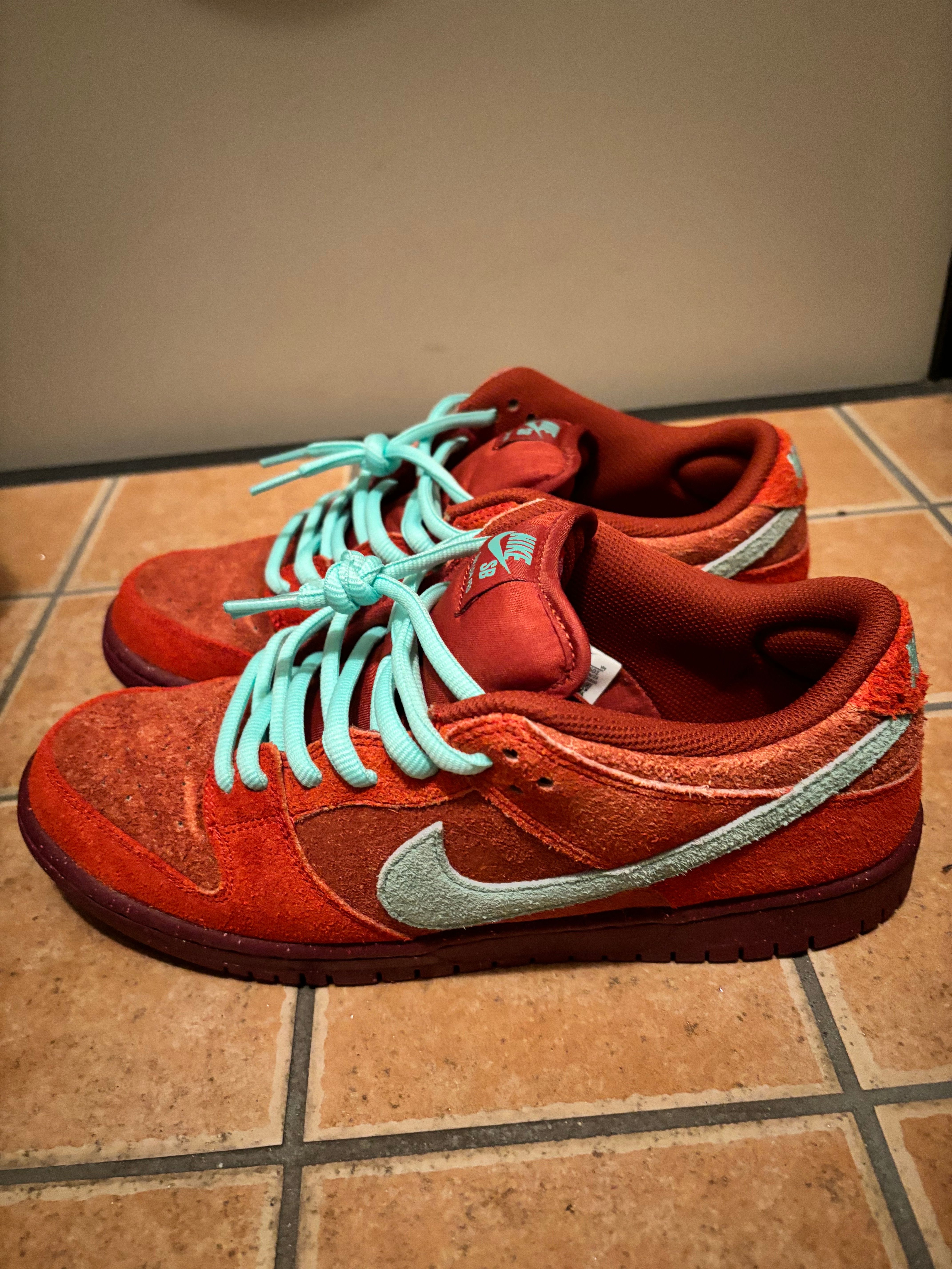 Nike SB Dunk Low Pro PRM "Mystic Red and Rosewood"