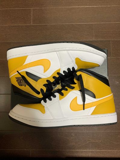 Nike Air Jordan 1 Mid "University Gold"