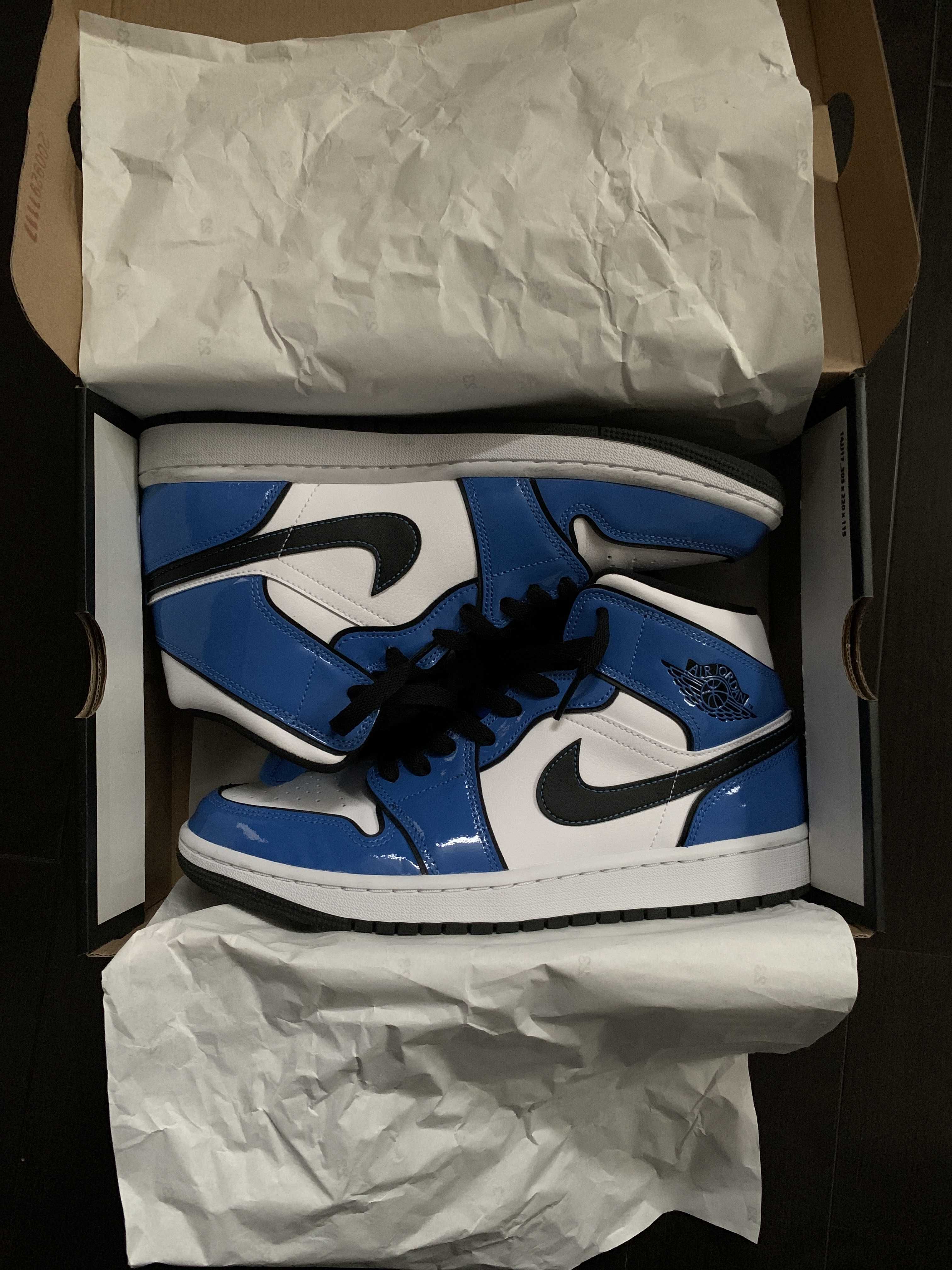 Nike Air Jordan 1 Mid SE "Signal Blue"
