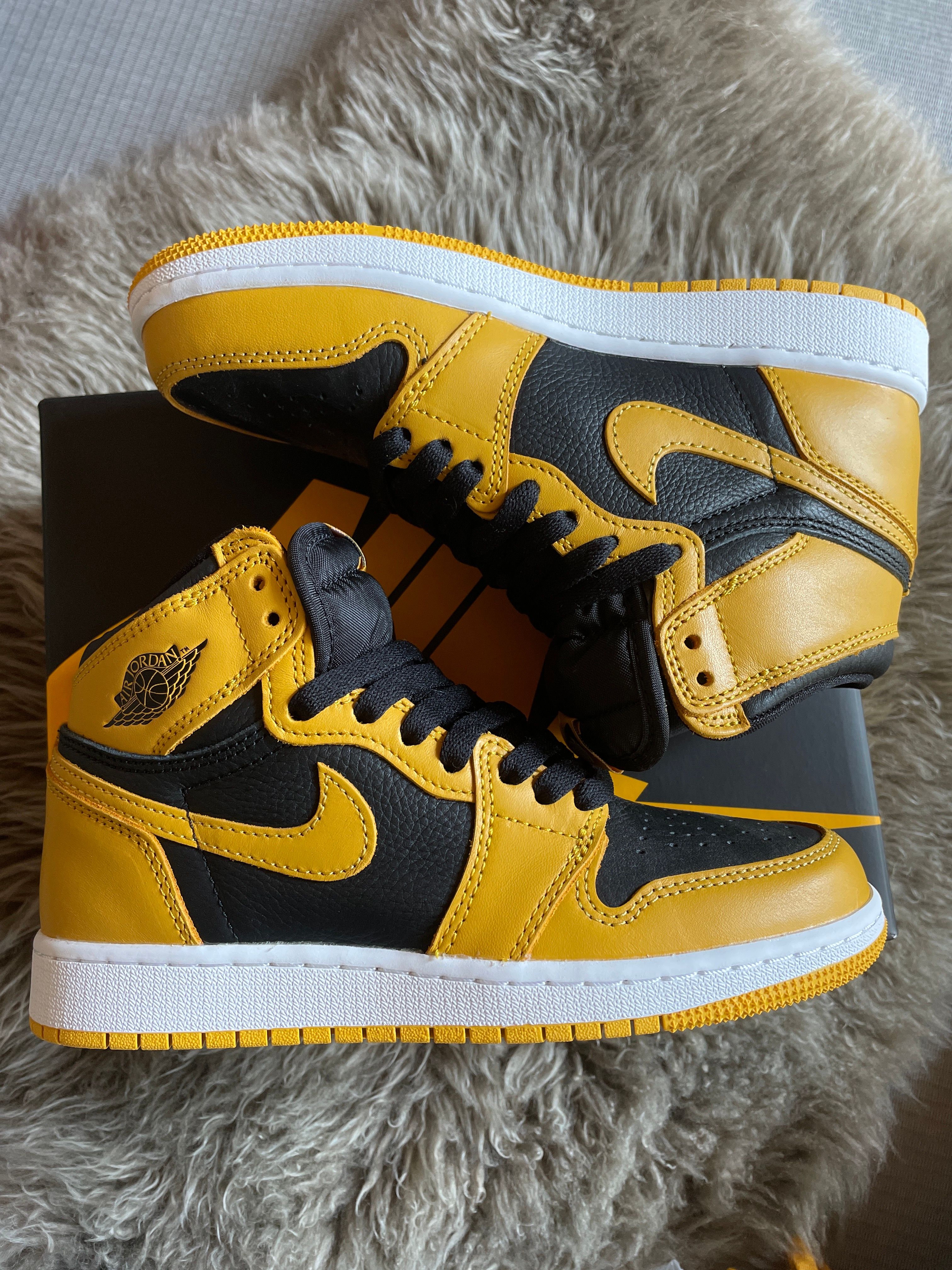 Nike GS Air Jordan 1 High OG "Pollen"  