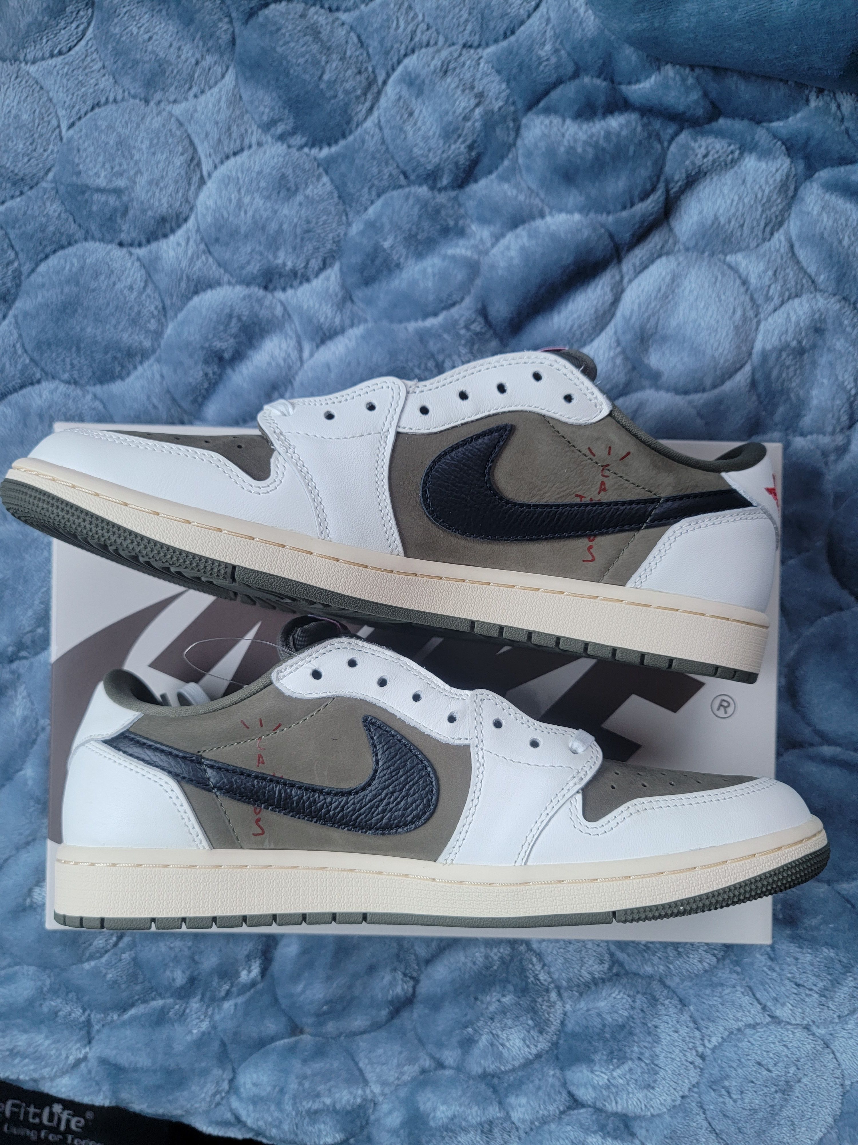 Travis Scott × Nike Air Jordan 1 Low OG SP "Reverse Olive"