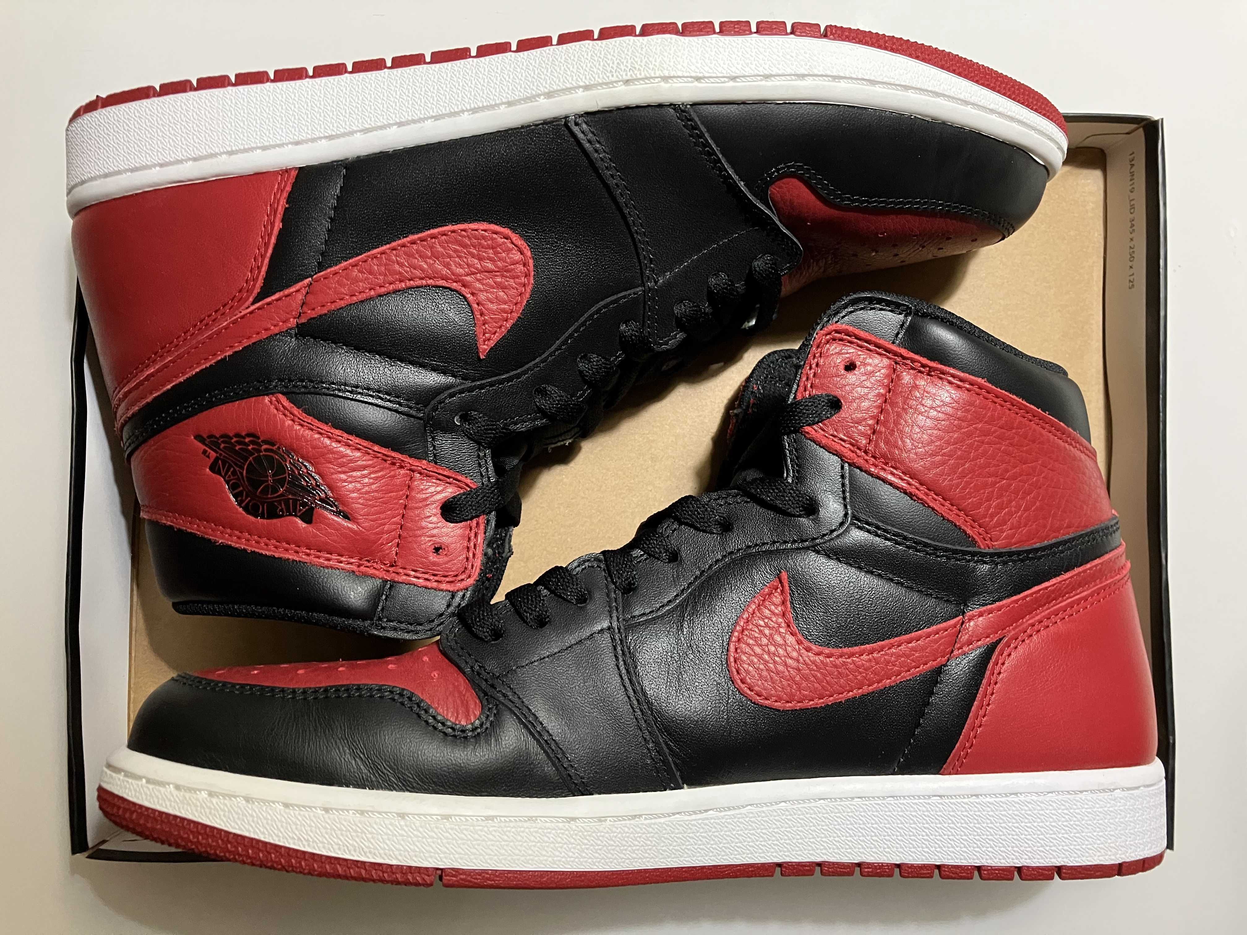 Nike Air Jordan 1 Retro High OG "Bred/Banned" (2016)