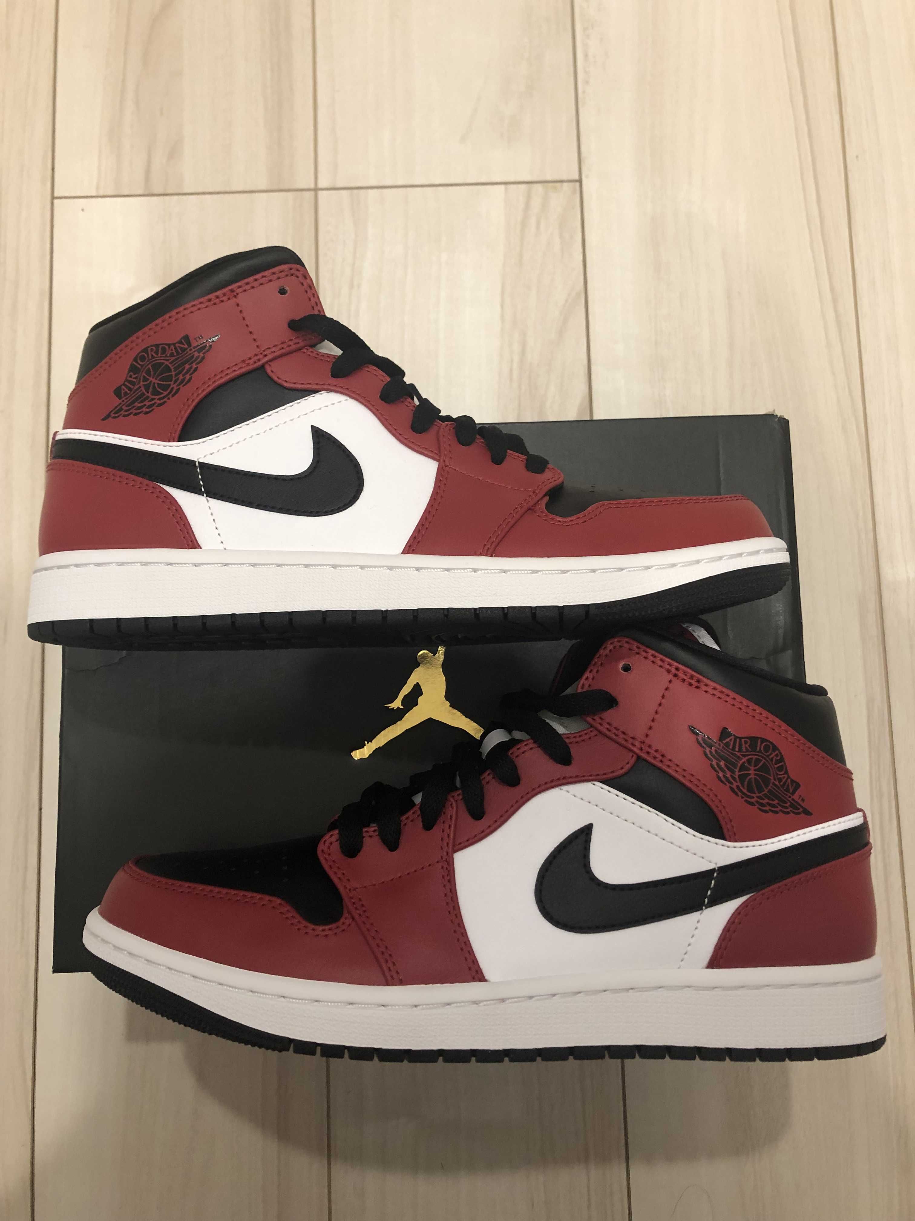 Nike Air Jordan 1 Mid "Chicago Black Toe"